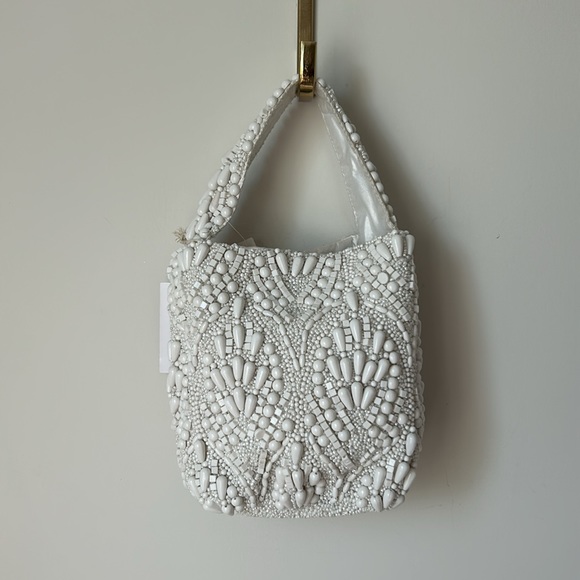 Viral White Beaded Bucket Bag - Picture 6 of 6